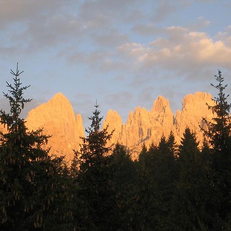 Hotel Piccola Baita Molveno Bagian luar foto