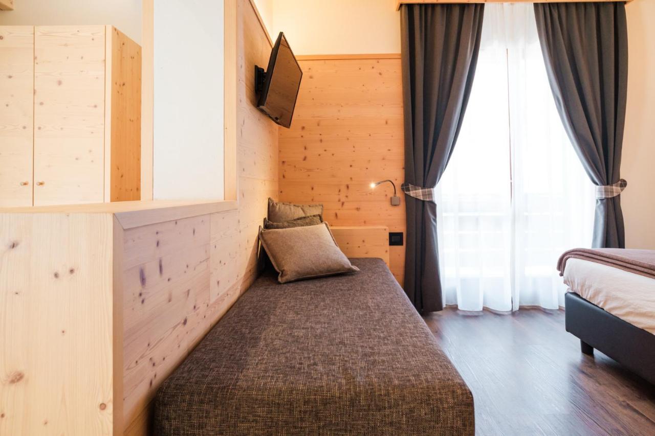 Hotel Piccola Baita Molveno Bagian luar foto