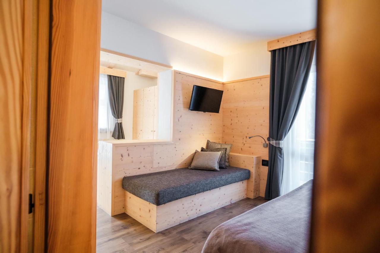 Hotel Piccola Baita Molveno Bagian luar foto