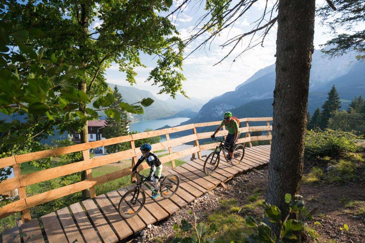 Hotel Piccola Baita Molveno Bagian luar foto