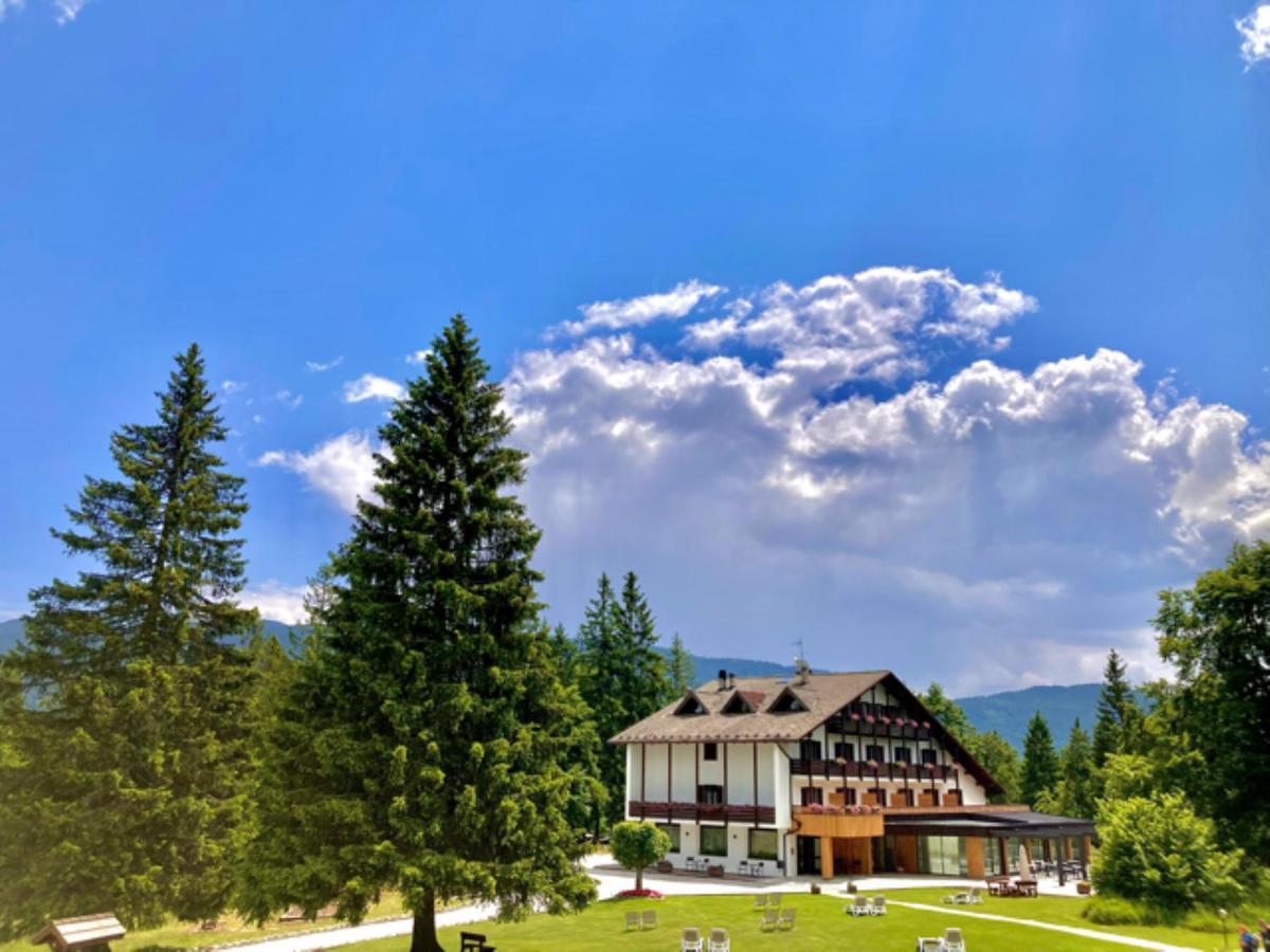 Hotel Piccola Baita Molveno Bagian luar foto