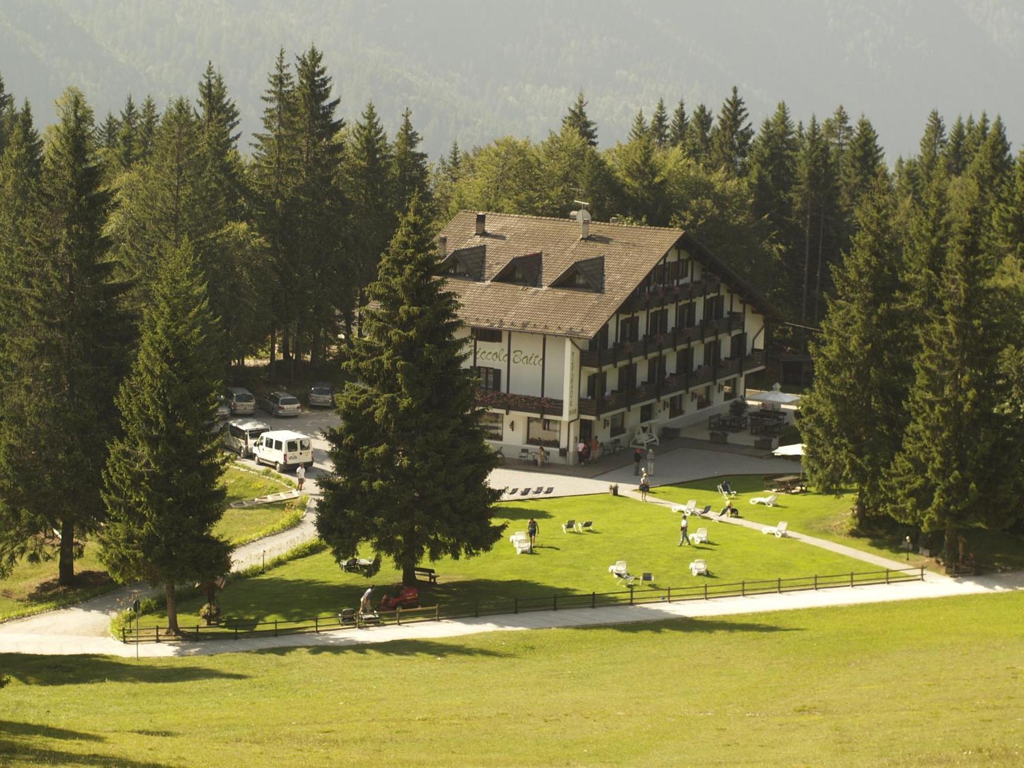 Hotel Piccola Baita Molveno Bagian luar foto